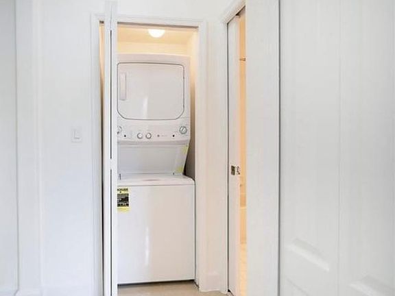 3rd image of 2551 SE 17th Ave