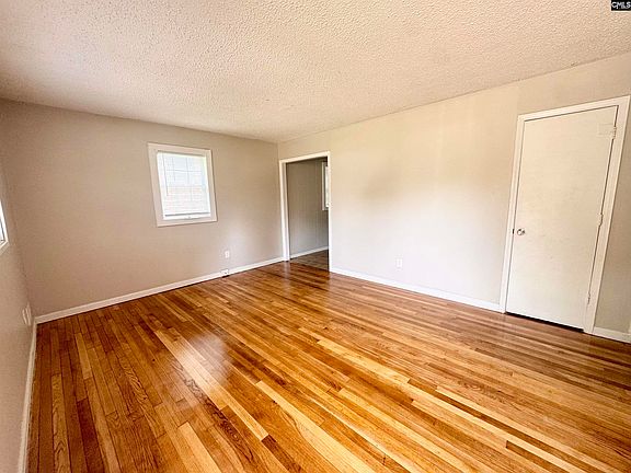 4th image of 440 Woodcrest Dr