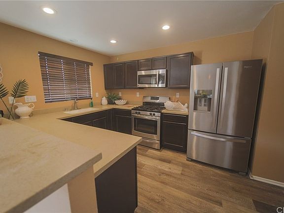 4th image of 981 Yukon Dr