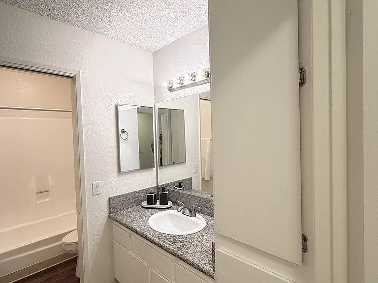 Concord Square Apartments — Photo 30
