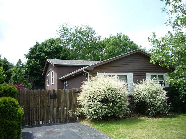 1st image of 1115 N Oak Ter