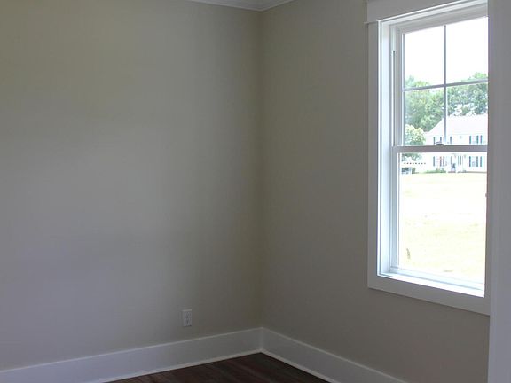 4th image of 318 Bobbys Drive