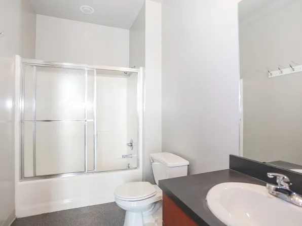 947 New Hampshire St #304, Lawrence, KS 66044