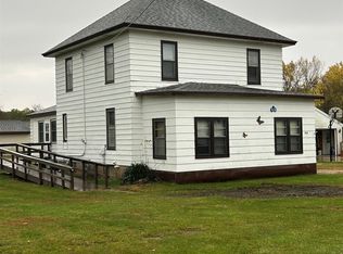 504 E Robins St, Graettinger, IA 51342