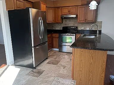 5th image of 18042 Edgefield Dr
