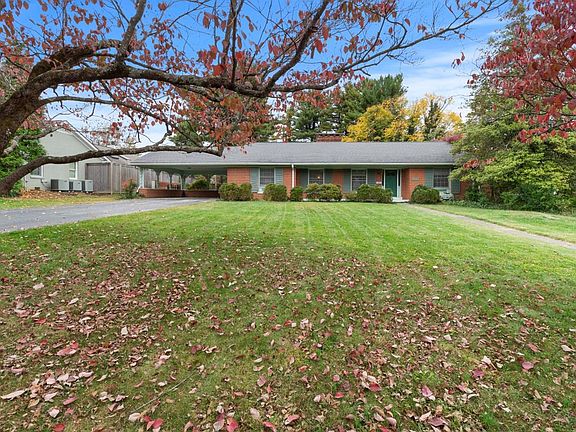 2nd image of 1417 Essex Park