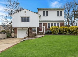 3 Pearl Dr, Plainview, NY 11803