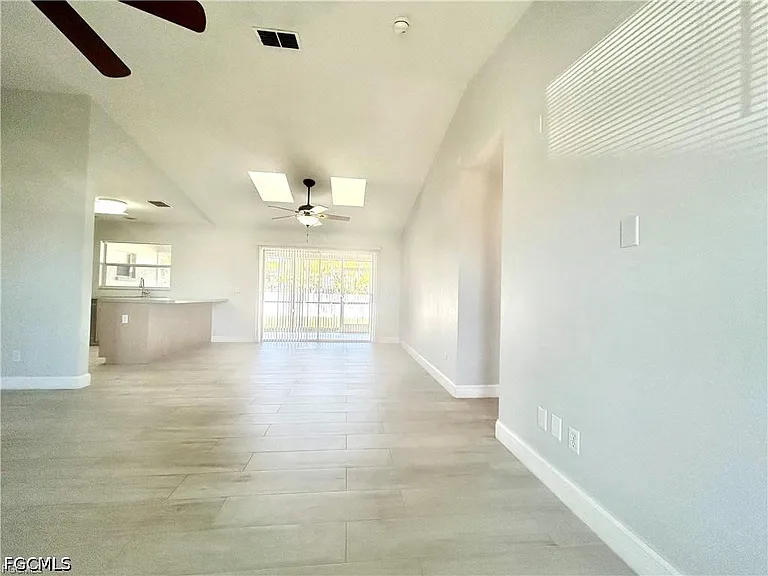 1203 SW 34th St — Photo 11