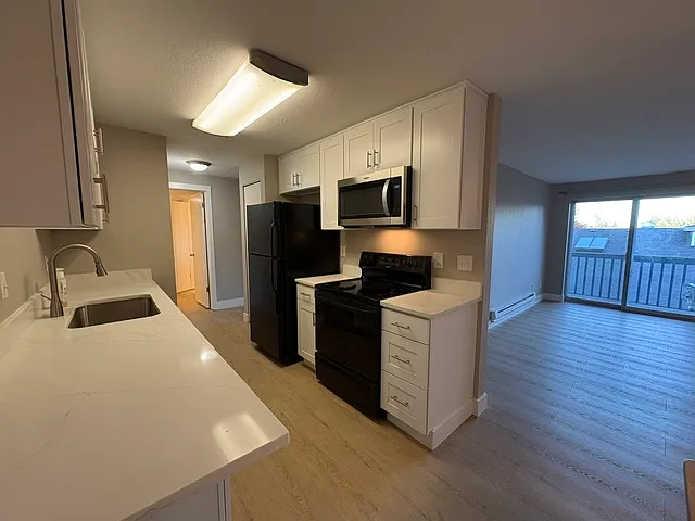16817 Larch Way — Photo 3