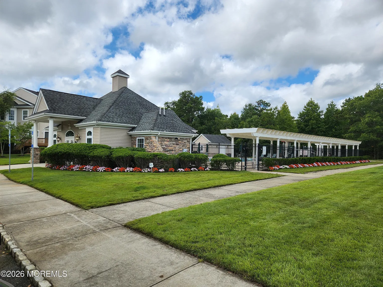 3 bed, 2.5 bath, 1944 sqft, $3,100 — Photo 1