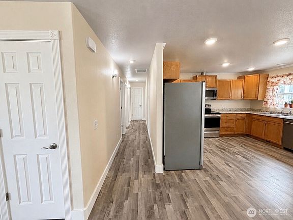 3rd image of 105 22nd Street NE