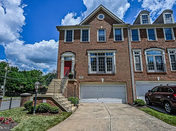 10005 Blake Ln, Oakton, VA 22124