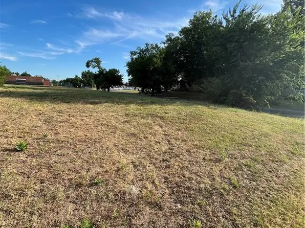 1028 W Iowa Ave #3, Chickasha, OK 73018