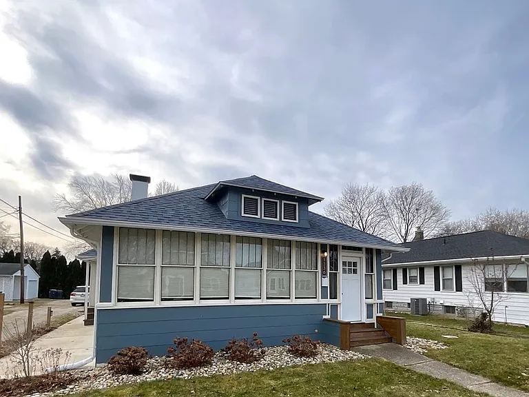 1336 Wolcott Ave — Photo 1