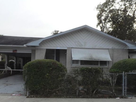 2nd image of 816 W Oak St