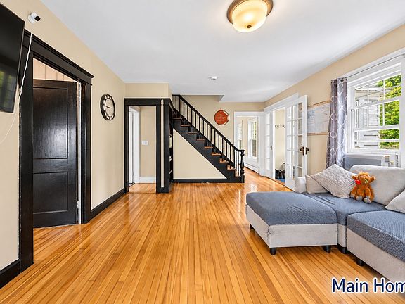 3rd image of 15-17 Pleasant St