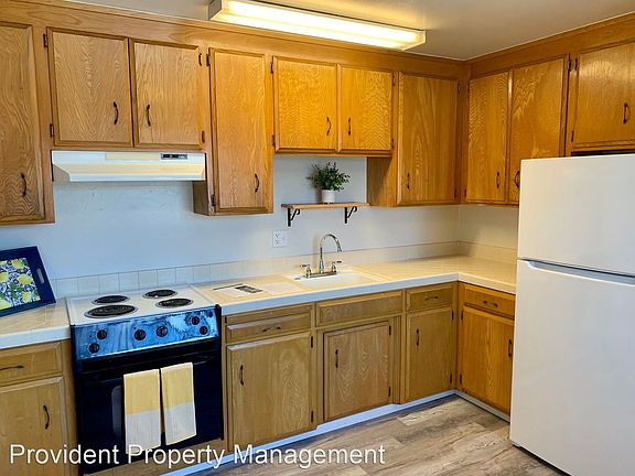 3rd image of 746 Harvard Ave APT 3