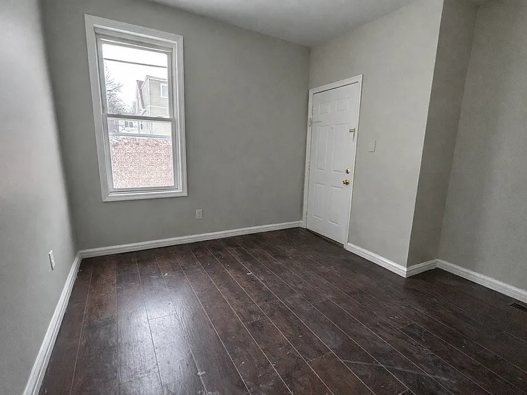 89 Ingraham Pl — Photo 9
