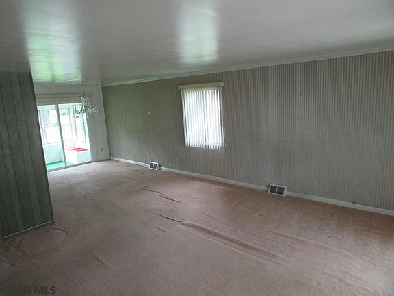 3rd image of 1910 N Oak Ln