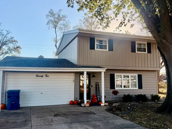 22 Oak Park Dr W, Centralia, IL 62801