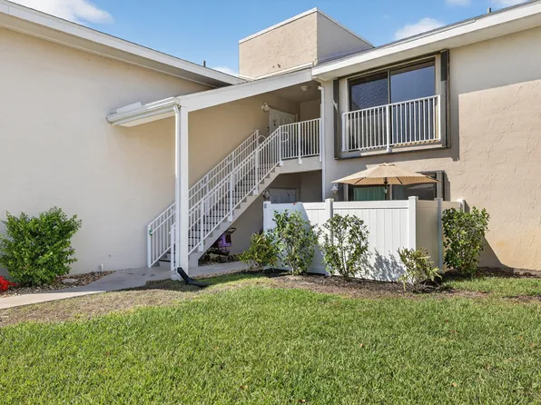 3210 S Lakeview Circle #3-102, Hutchinson Island, FL 34949