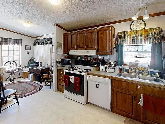 4th image of 303 Holy Moses Dr