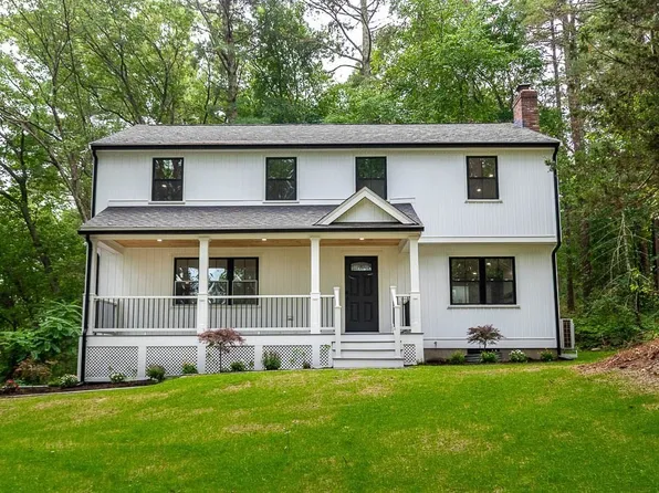 114 Causeway St, Medfield, MA 02052