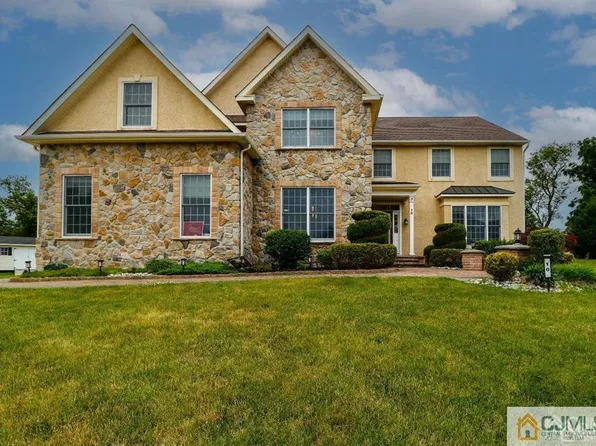 10 Summerhill Ct, Columbus, NJ 08022