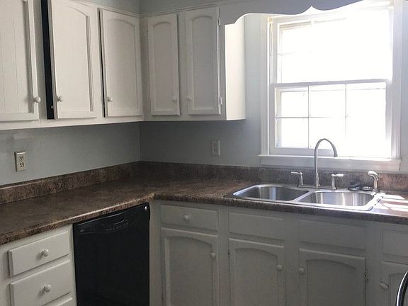 5th image of 3212 B Regents Park Ln