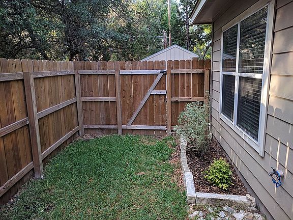 3rd image of 2446 Lakeview Dr
