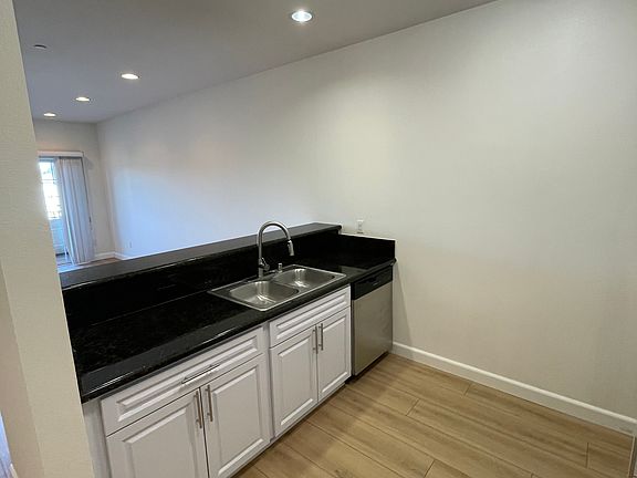 5th image of 1301 N Hollywood Way #7f0397e6d
