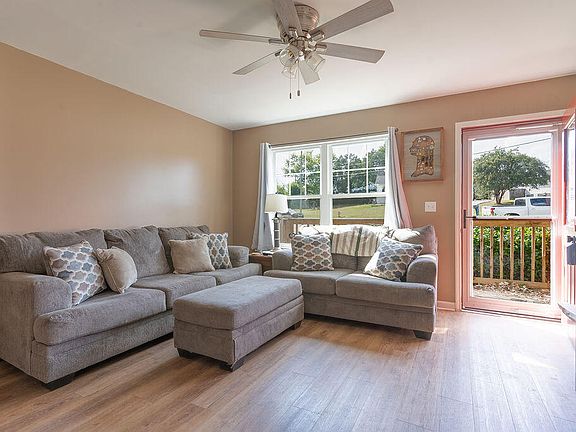 5th image of 139 Apple Valley Ct NE