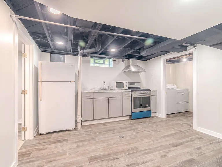 3224 N Altadena Ave — Photo 5
