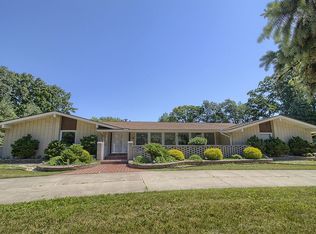 38296 E Horseshoe Dr, Clinton Township, MI