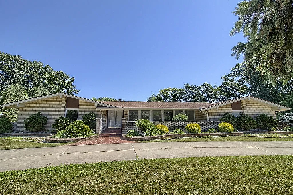 38296 E Horseshoe Dr photo 1