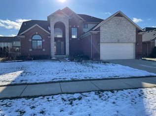 20776 Stalybridge Dr, Macomb, MI 48044