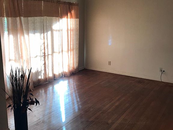 3rd image of 3414 Bellaire Ave