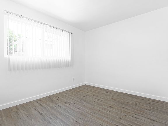 3rd image of 4477 Texas St