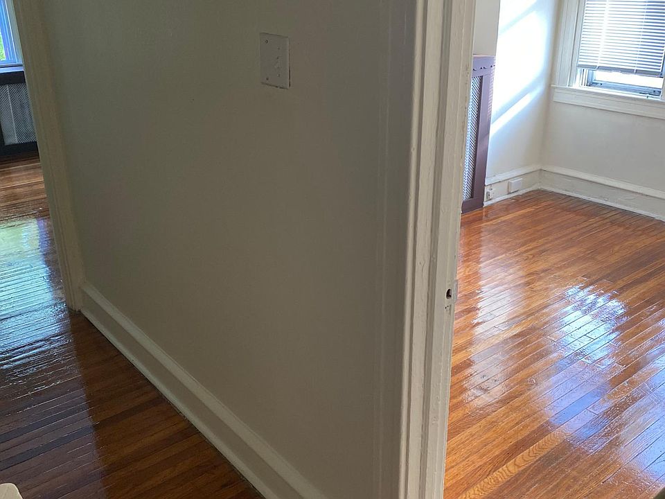 2nd image of 567 Baily Rd