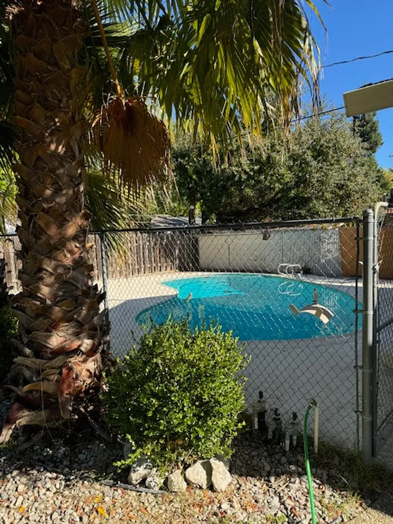 South Redding Home with Pool! — Photo 2