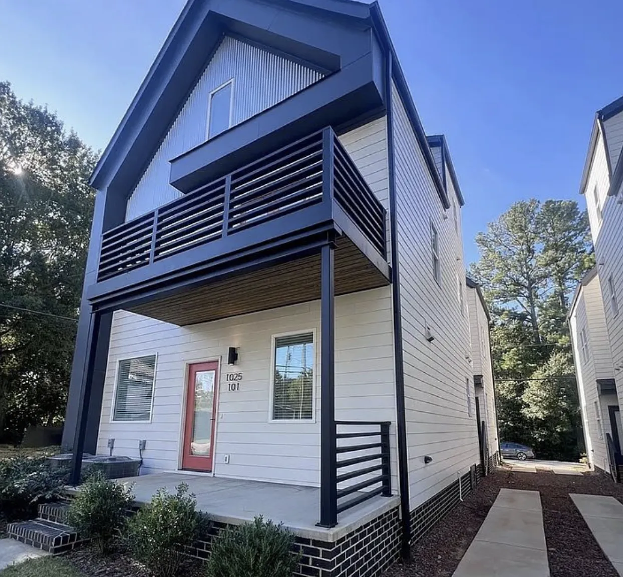 3 bed, 3.5 bath, 1550 sqft, $2,000 — Photo 1