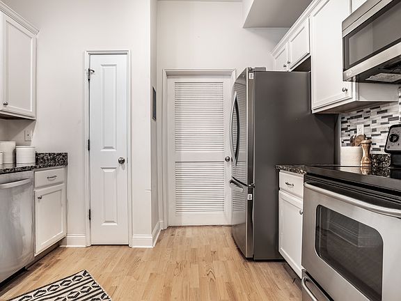 3rd image of 450 E Ohio St APT 113