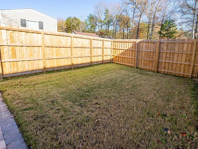 7039 Executive Cir — Photo 39