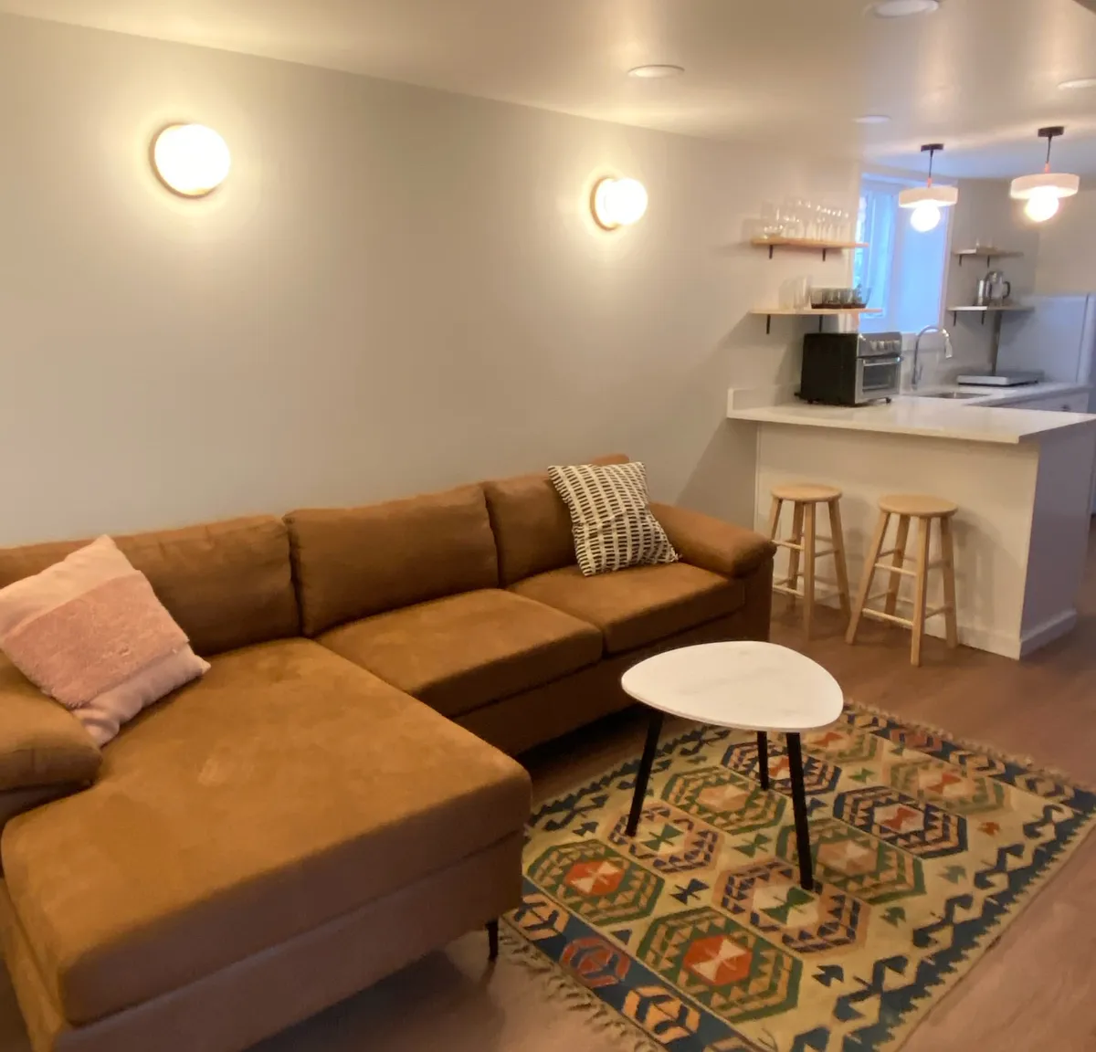 2 bed, 900 sqft, $1,895 — Photo 1