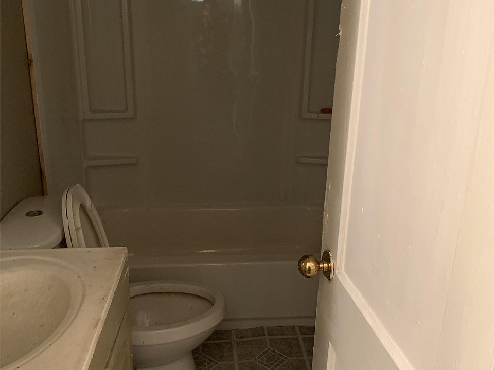 2nd image of 431 Fielding Ave
