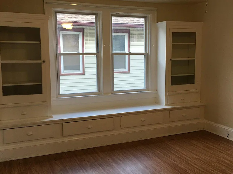 2050 Chesterland Ave #UP — Photo 9