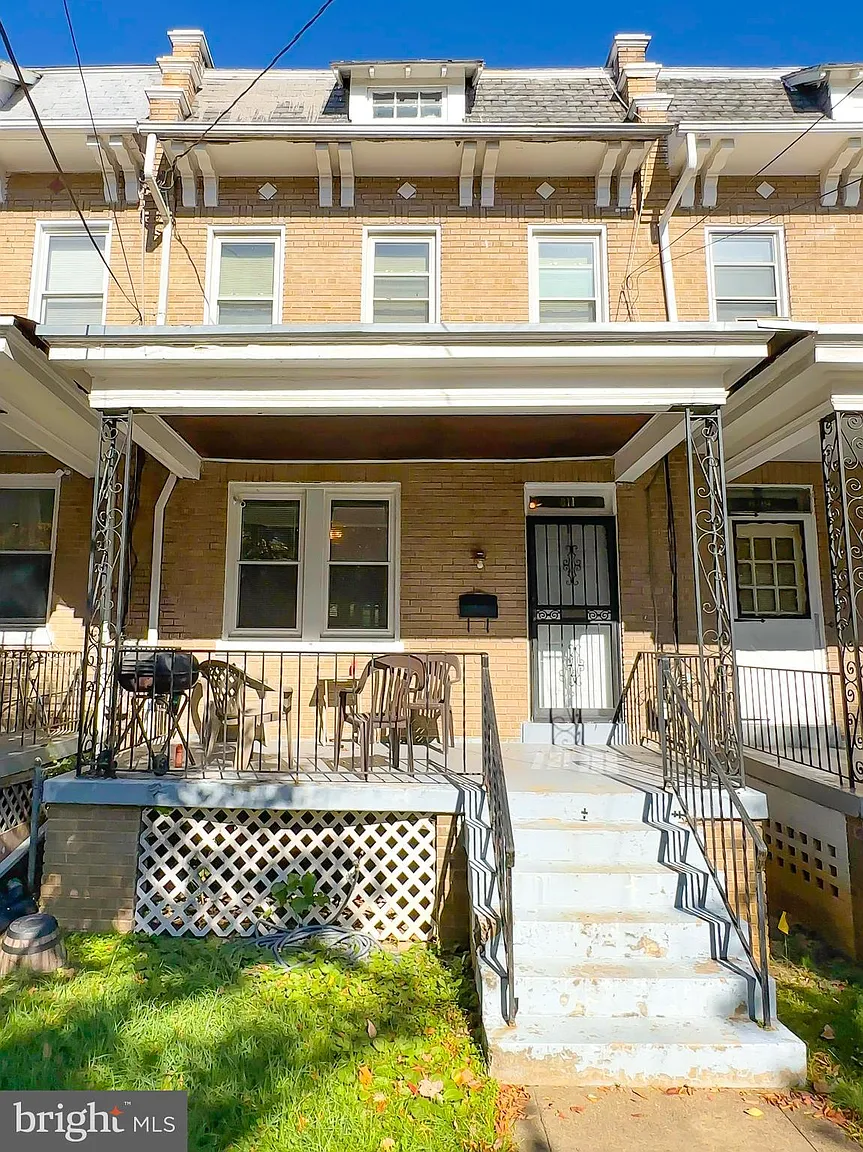 611 Gallatin St NW photo 1