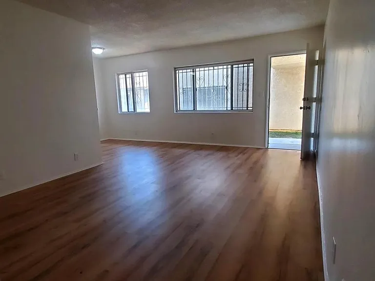 1926-1930 W Jefferson Blvd #30-3 — Photo 11