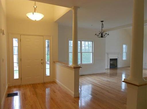 4th image of 50 Lincoln Ln
