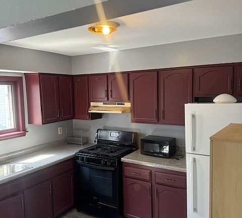3rd image of 162 Regis Dr #1